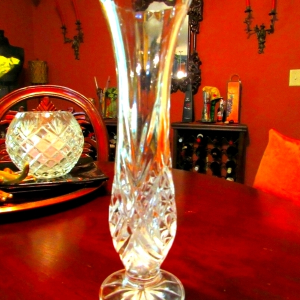 🔸🎀🔸 Stunning Vintage Hand Cut Mouth Blown Lead Crystal Bud Vase